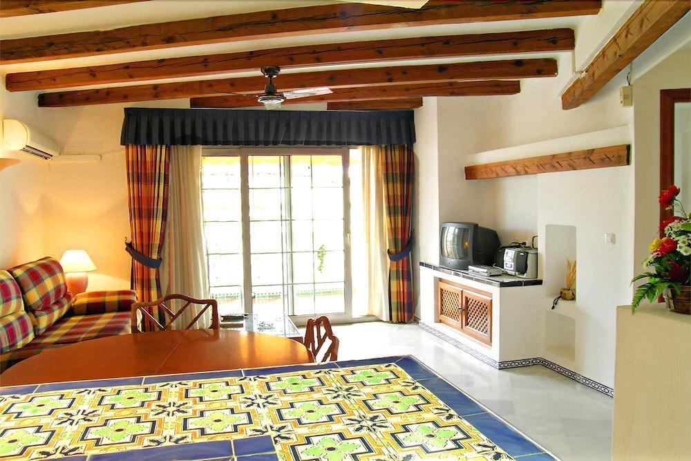 อพาร์ตโฮเต็ล โอนา อัลเดีย เดล มาร์ Aparthotel ตอร์เรเวียคา ภายนอก รูปภาพ